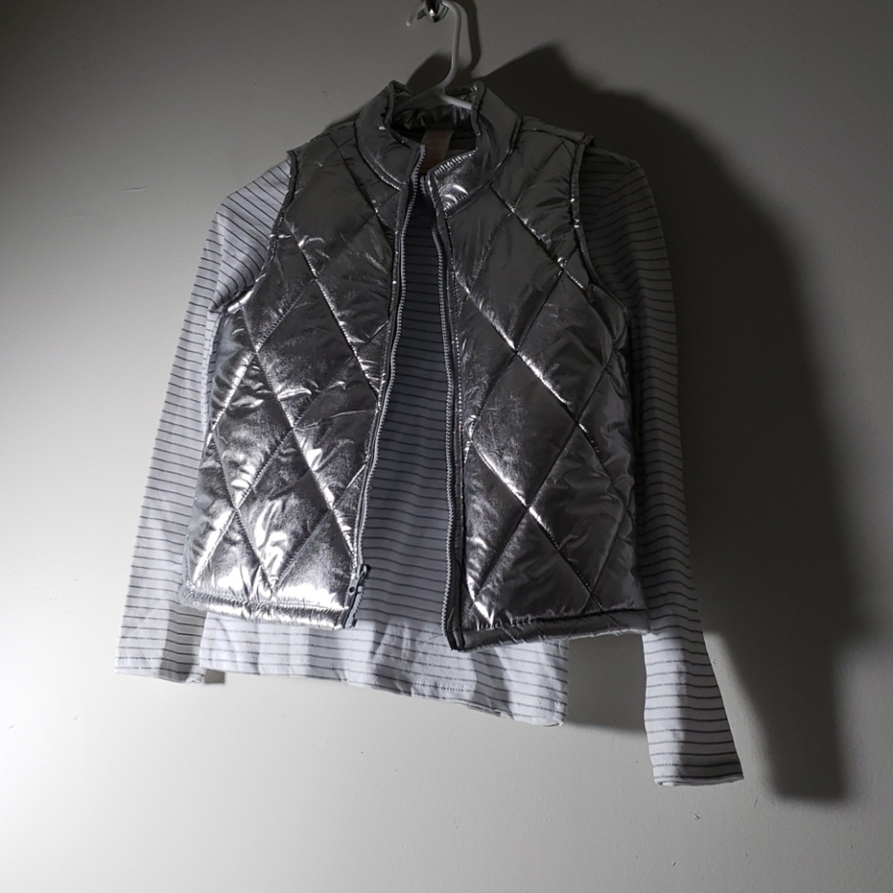2 pcs Faded glory tops
